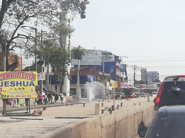 Obras del metrobus abandonadas sirven de fuente de agua para fernandinos