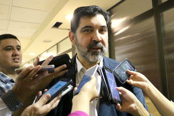 Tony Apuril sostiene que Hugo Velazquez debe ser destituido via juicio político