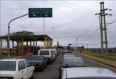 Comercio tiene un repunte en Itapúa que ocasiona largas filas en cruce fronterizo argentino