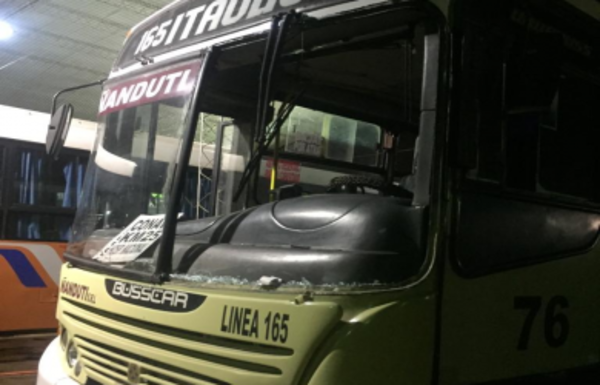 Línea 165 de Itauguá sufrirá atrasos en sus itinerarios luego de violento ataque a sus buses
