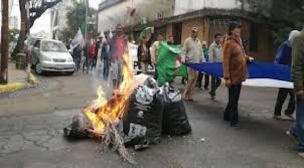 Asunción amaneció con piquetes incendiarios que bloquean varias arterias