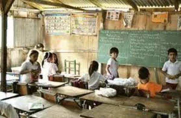 Petta cuenta con US$ 584 millones sin invertir en escuelas