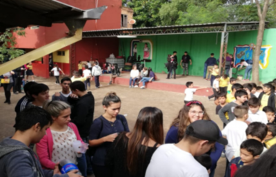 El agua va subiendo  y escuelas piden ayuda