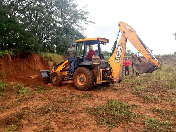 Yacyreta capacita a operadores de maquinarias para obras en Aña Cuá