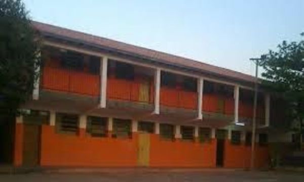 El colegio Roberto L. Petit amaneció tomada por alumnos