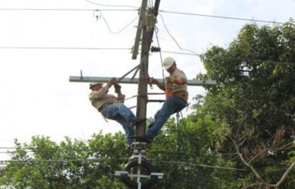 Ande informa que trabajos continúan para restablecer la energía