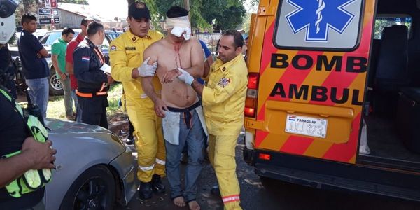 Hombre perturbado se saca un ojo en la Catedral de Ciudad del Este