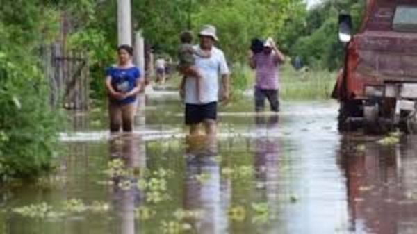 Pobladores del Chaco bajo agua y sin alimentos