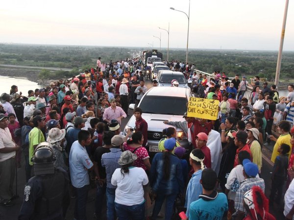Por lentitud para resolver conflicto  se cerró Puente Remanso por  varias horas