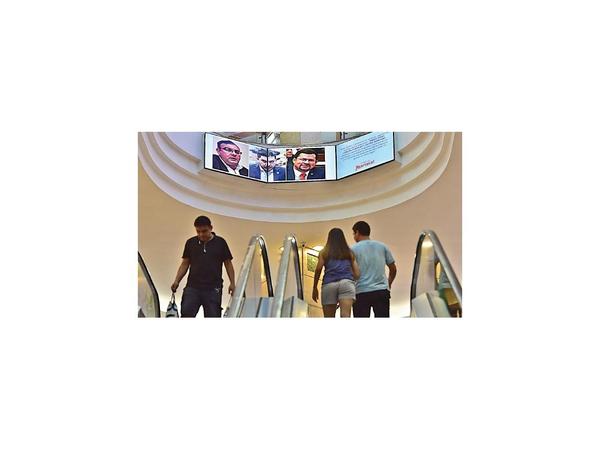 Negocios cierran  sus puertas a los diputados blindados