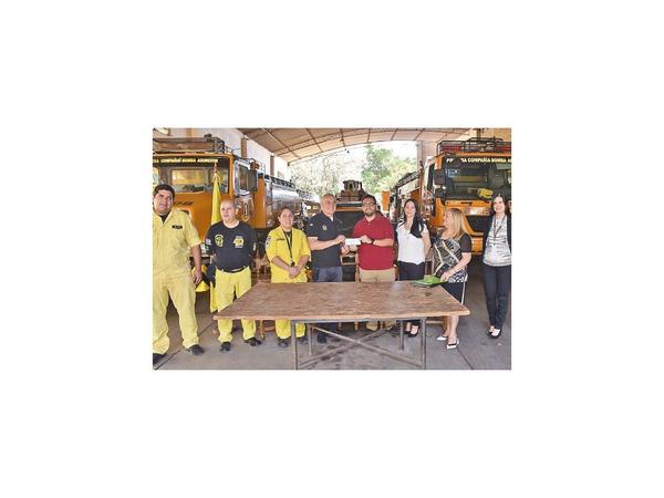 Gracias a donación, bomberos repararán valiosa autobomba