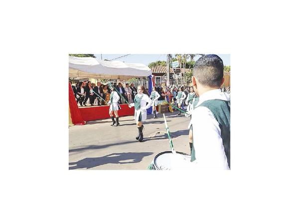 Con desfile celebraron los 150 años de escuela España