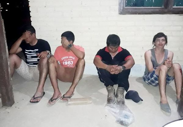 Atrapan a dos militares con marihuana - Judiciales y Policiales - ABC Color