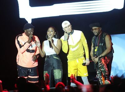 Black Eyed Peas desató locura con ritmo latino