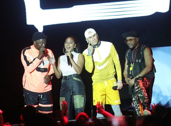 Black Eyed Peas desató locura con ritmo latino