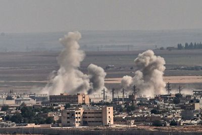 Turquía bombardea Siria y genera éxodo de 100.000