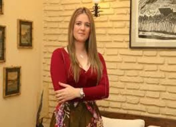 Cristina Goralewski, titular del Infona, niega estar en cinta y admite que desean su puesto