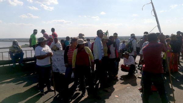 Nativos en pie de guerra: gobierno ofrece 2.000 viviendas, ahora la clave es a quien designa al frente de Indi - ADN Paraguayo