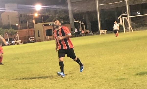 HOY / Juez que elogió y liberó a violador de niña jugó futbol y fue escrachado: "Asqueroso"