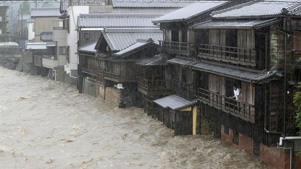 Japón activa la alerta máxima por lluvias ante la llegada del tifón Hagibis | .::Agencia IP::.