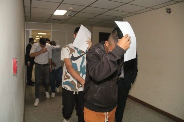 Justicia otorga libertad ambulatoria  a 30 hinchas
