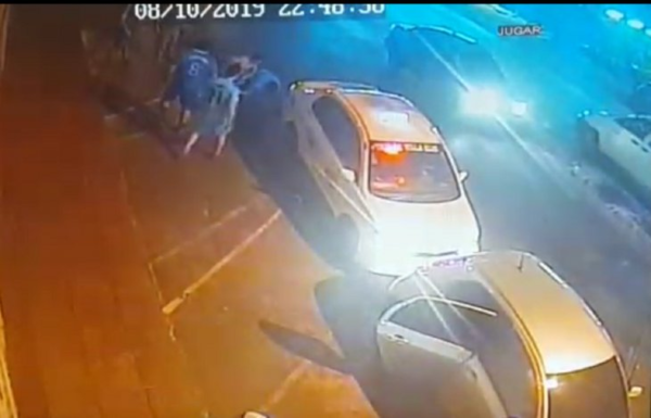 Imputan a taxistas que agredieron a chofer de Uber