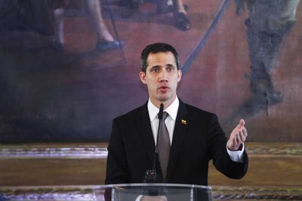 Guaidó dice que impedir entrada a Giammattei es una «agresión diplomática» | .::Agencia IP::.