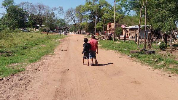 Numerosas familias viven en la pobreza extrema en asentamiento