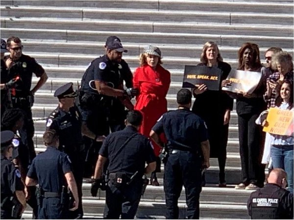 Jane Fonda entre detenidos en EEUU en protesta por el cambio climático