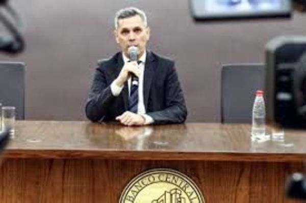 Vice ministro de Economía advierte que Ejecutivo otorga beneficios jubilatorios sin financiamiento a futuro