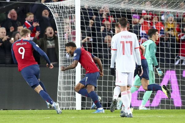España corta su racha triunfal - Fútbol - ABC Color