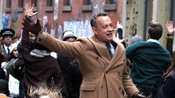 Tom Hanks clama ayuda por Twitter
