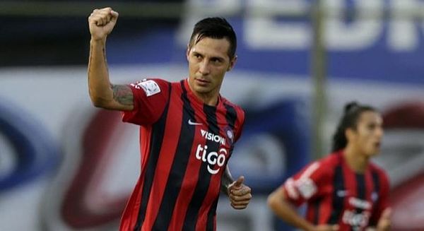 Duelo de "caciques" en Cerro: El Jony marginado por "caminar" en la cancha