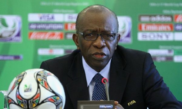 De por vida suspenden a Jack Warner en FIFA