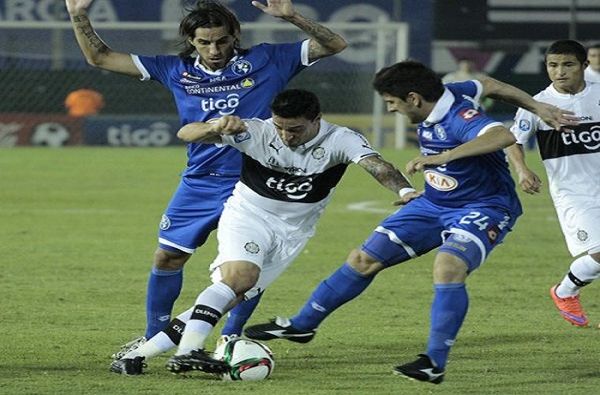 Olimpia puso en riesgo la punta