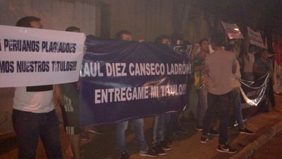 Docentes reclamaron entrega de certificados