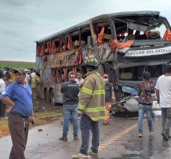 Dos fallecidos en aparatoso accidente