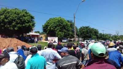 Pobladores de Nucleo 6 cerraron Ruta V para solicitar pavimentación de calles