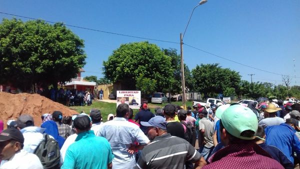 Pobladores de Nucleo 6 cerraron Ruta V para solicitar pavimentación de calles
