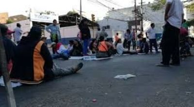 En stand by la movilización y la Policía observa