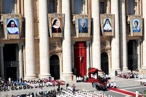 El papa canoniza a la primera santa brasileña