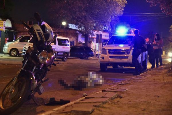 Motociclista cae y muere frente al Botánico - Nacionales - ABC Color