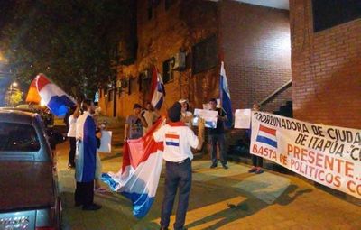 Escraches en Itapúa a diputados que blindaron a sus colegas - ADN Paraguayo