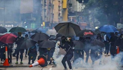 Al estilo guerrillero; manifestantes hongkoneses cambian de táctica