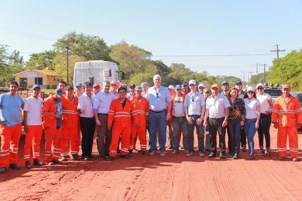 Mandatario verifica obras viales en el departamento Central | .::Agencia IP::.