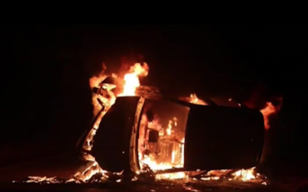 Vehículo se volcó y luego se incendió en Areguá