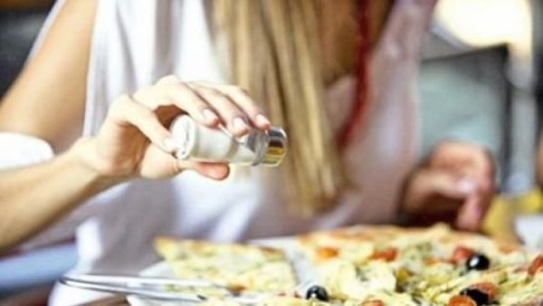 Consumo en exceso de sal acarrea problemas cardiovasculares y renales, advierte Salud Pública