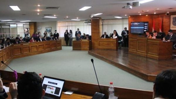 Concejales renuevan staff de hurreros con miras a internas