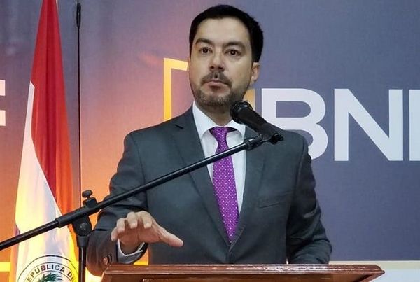 Renuncia presidente del Banco Central