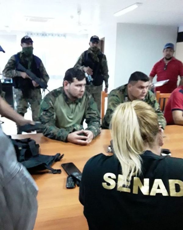 8 agentes detenidos por supuesto nexo con narcos